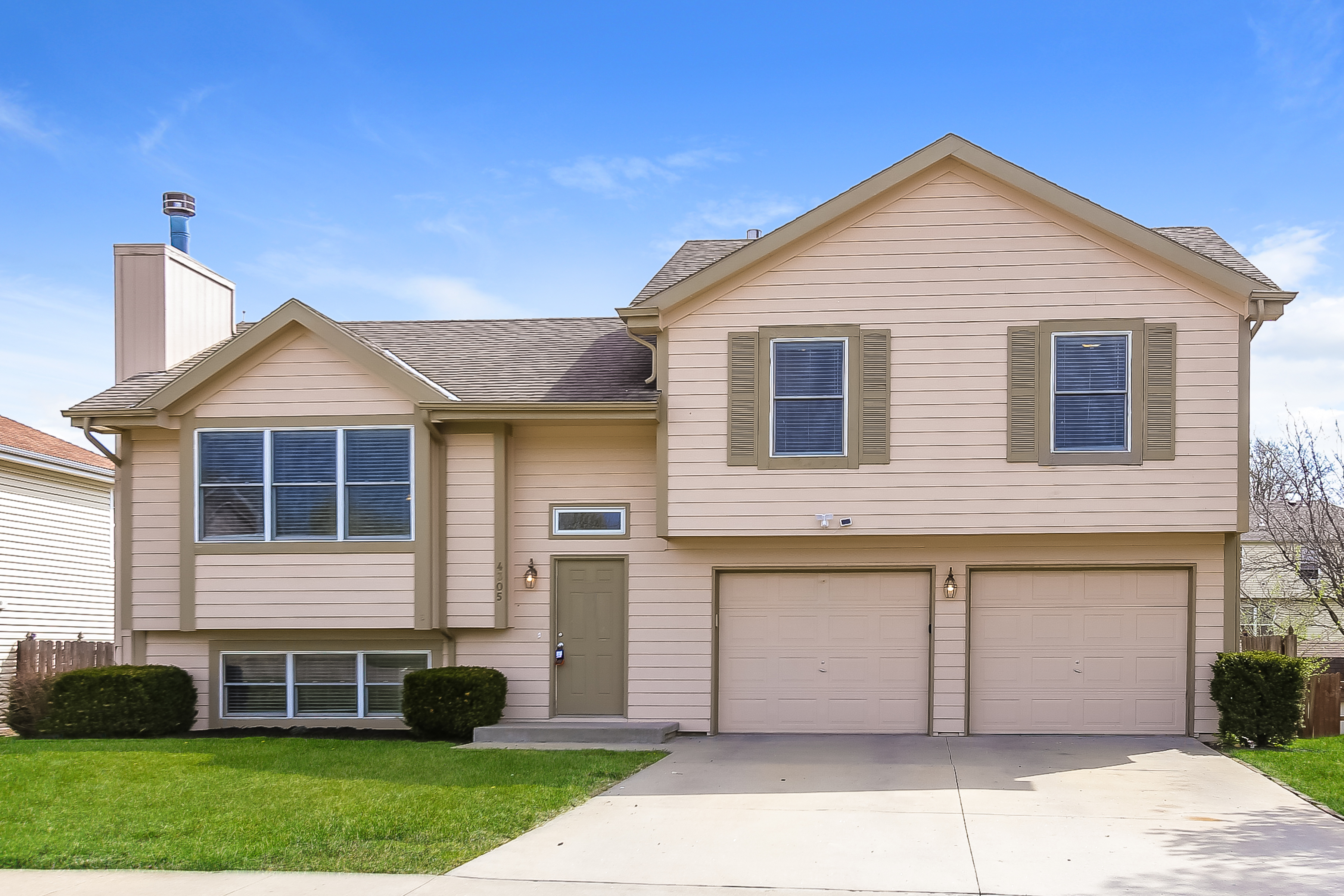4305 Garland Ave Leavenworth, KS 66048